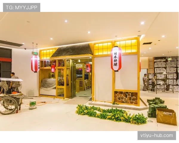 居然听说吴向东休息日开了家潮牌店？这反差有点大啊！